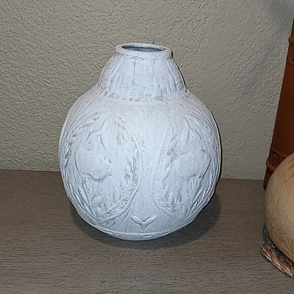 Small Bud White Farmhouse Flower Vase - Picture 1 of 5